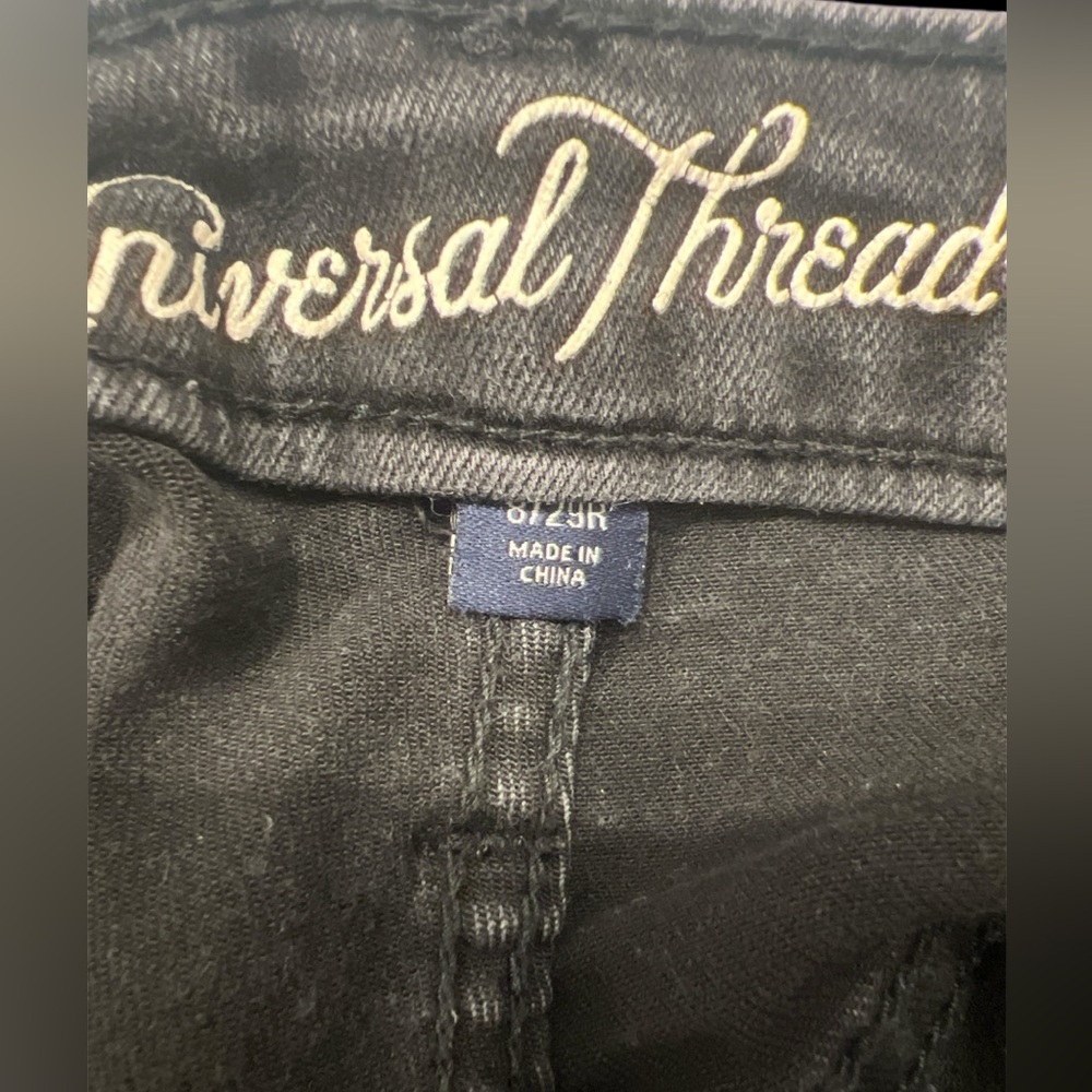 Size 8 Reg Universal Thread High Rise Distressed Jegging - Picture 6 of 7
